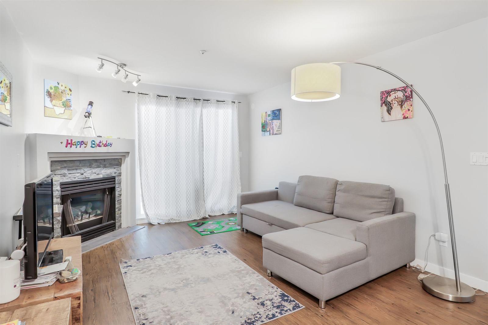 Listing Image 10