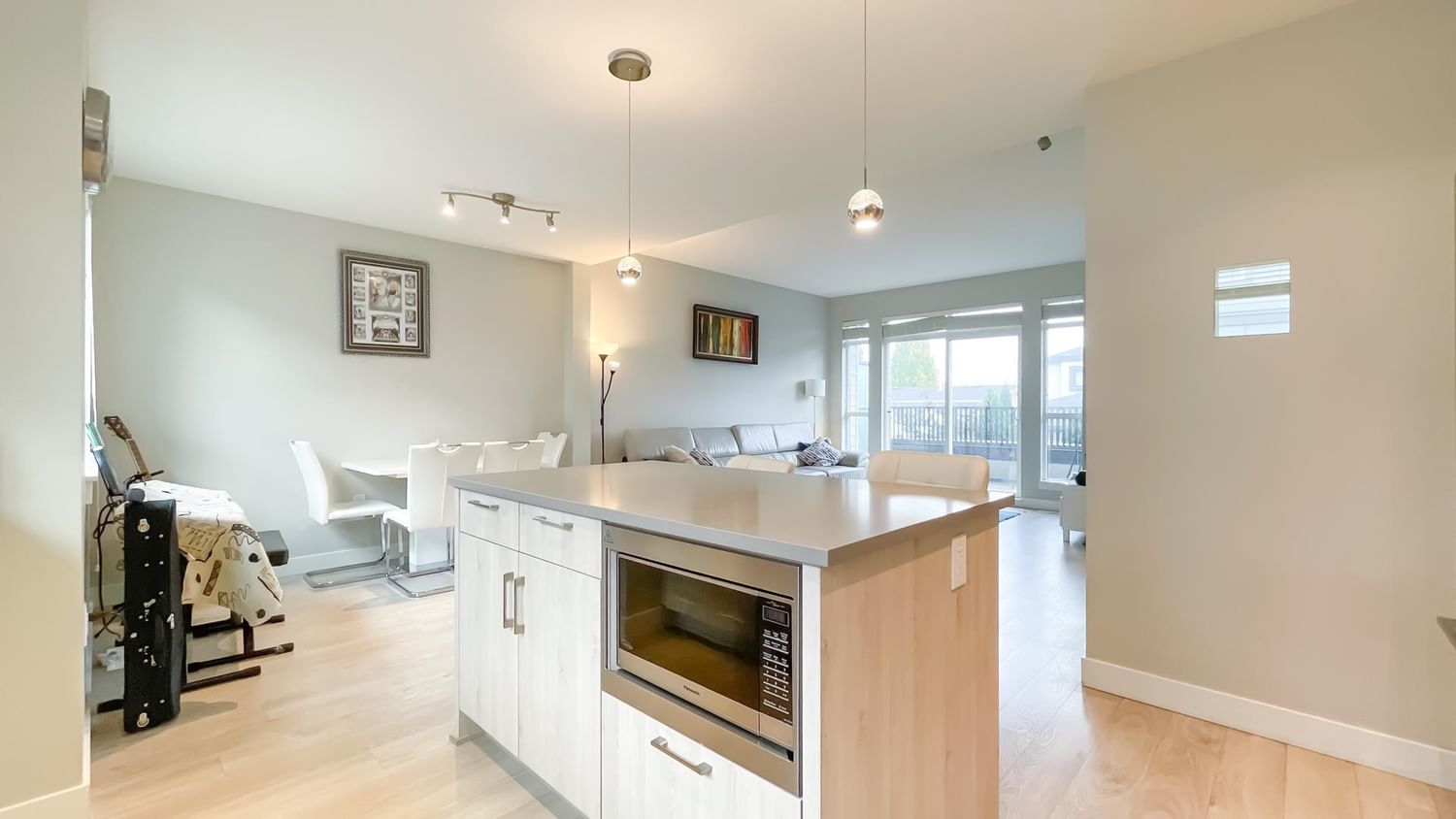 Listing Image 9