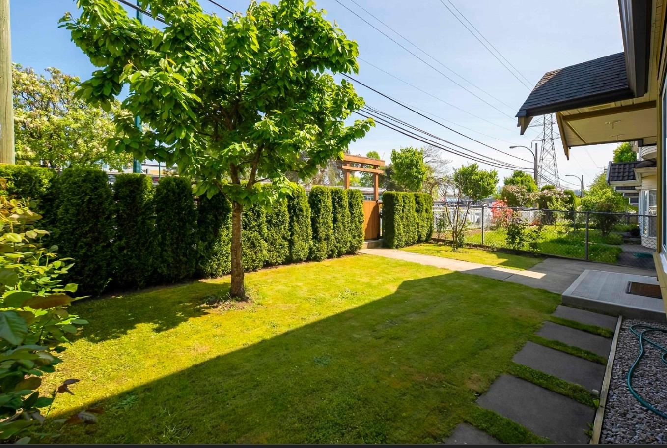 Listing Image 4