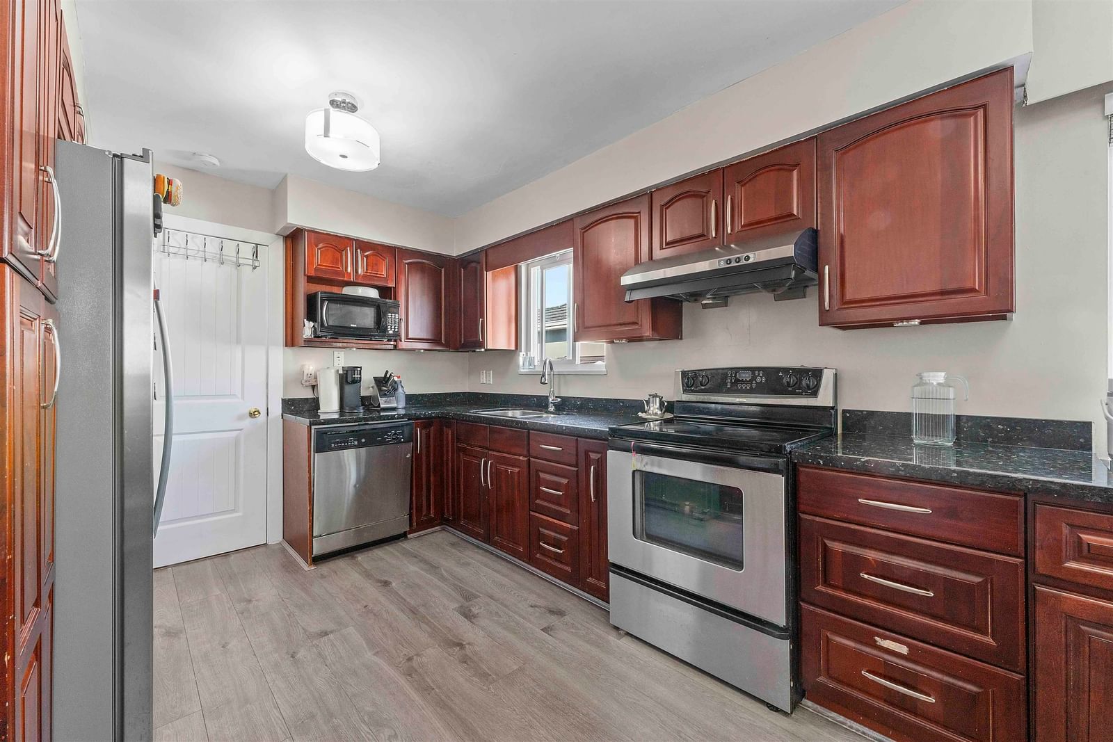 Listing Image 19