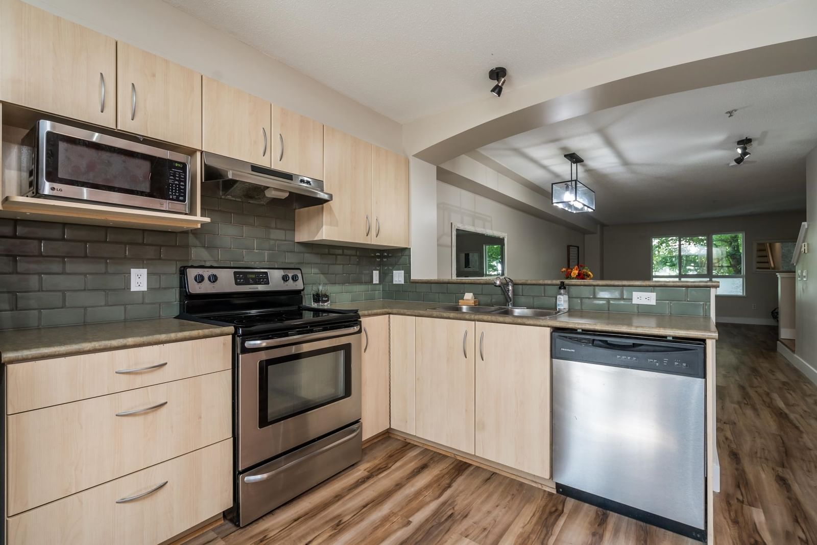 Listing Image 15