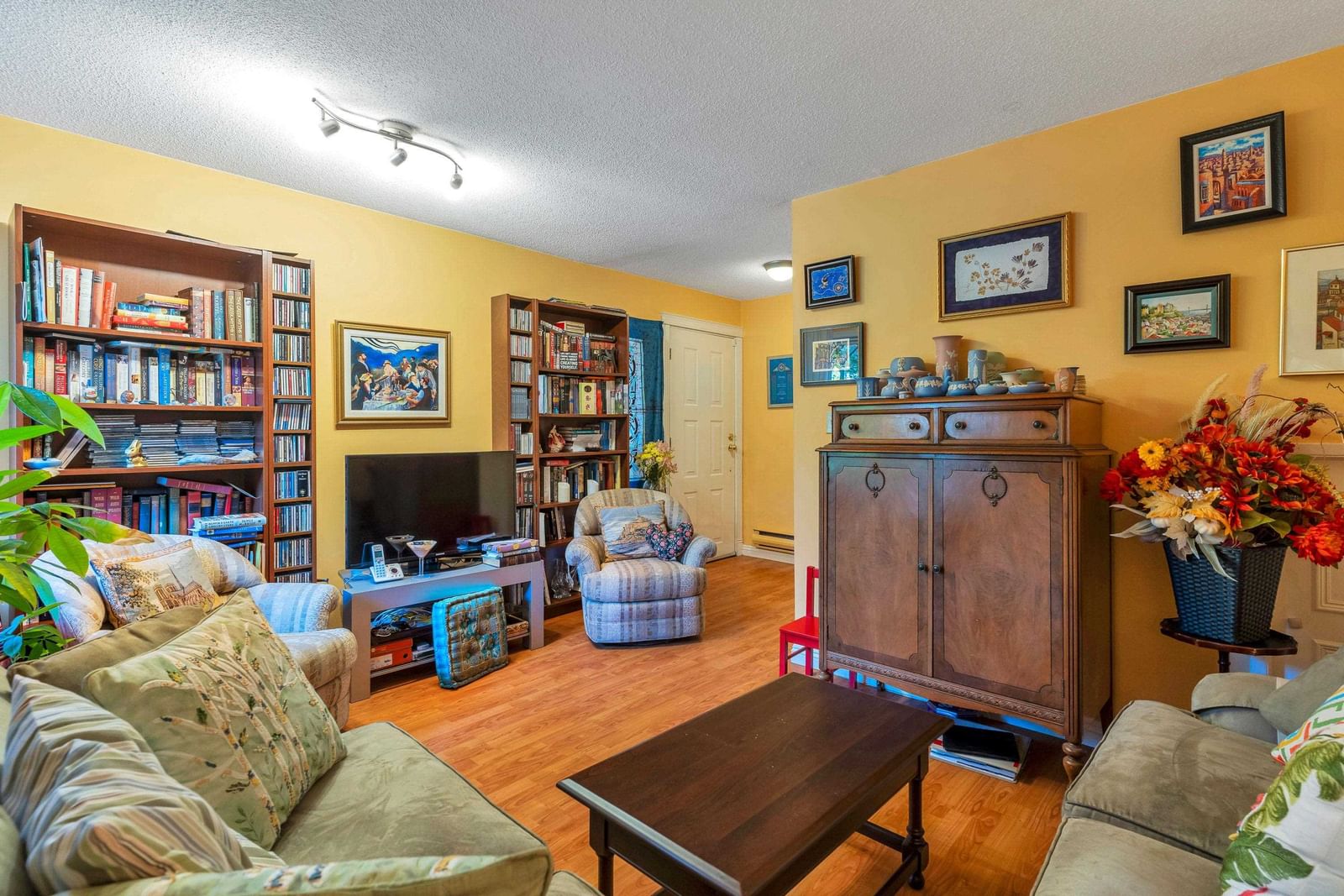 Listing Image 11