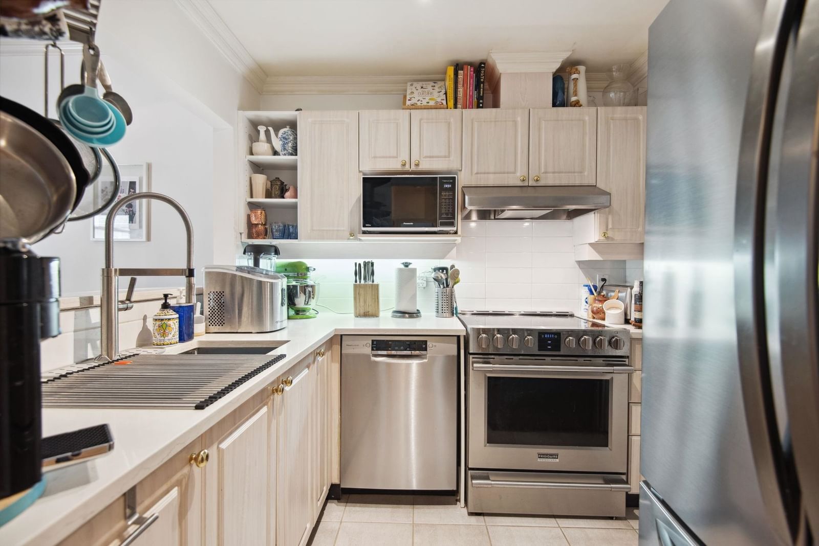 Listing Image 10