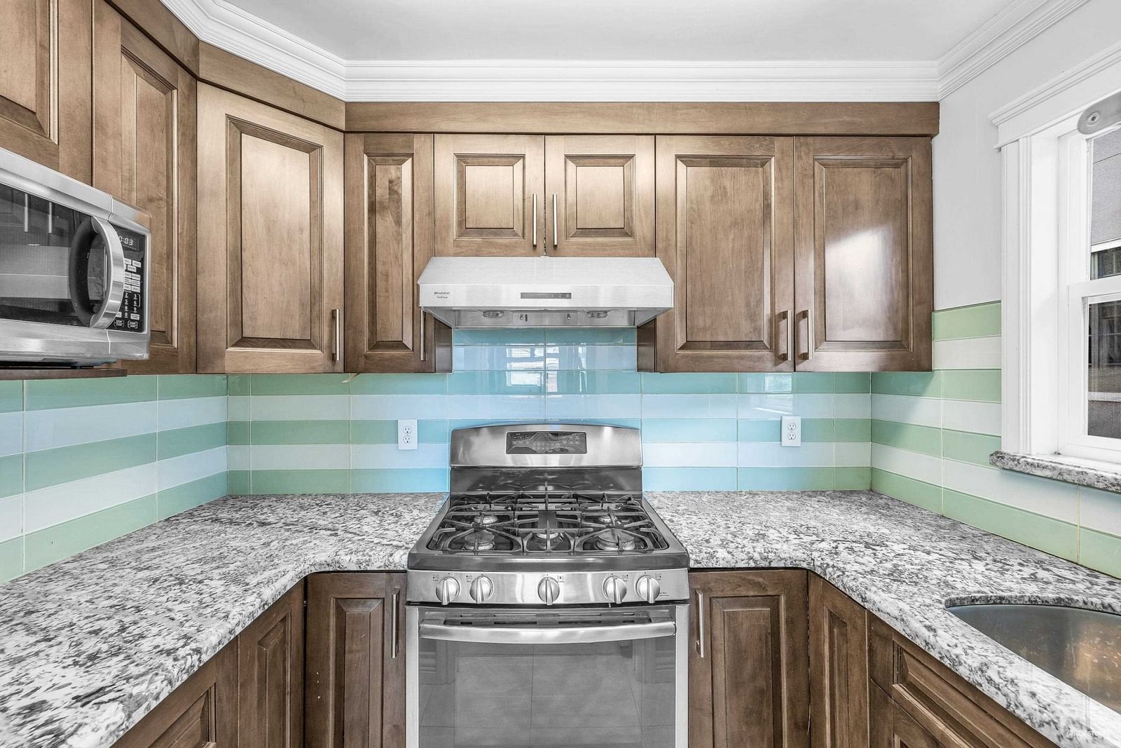 Listing Image 19