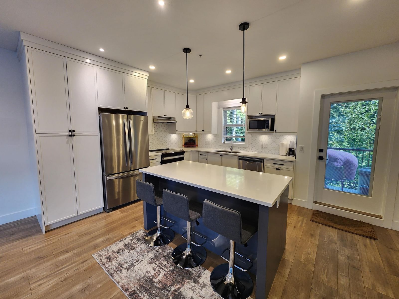 Listing Image 9
