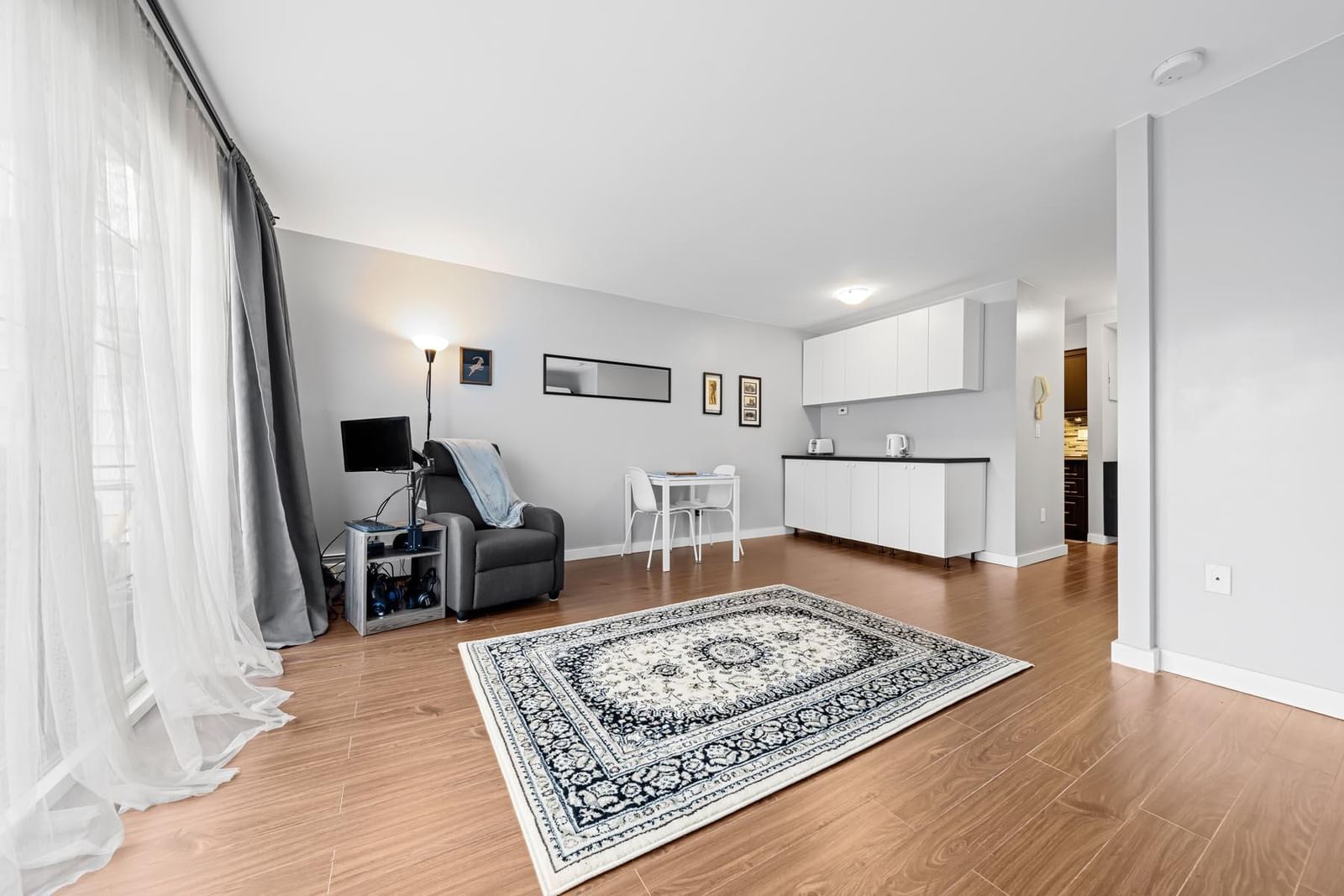 Listing Image 5