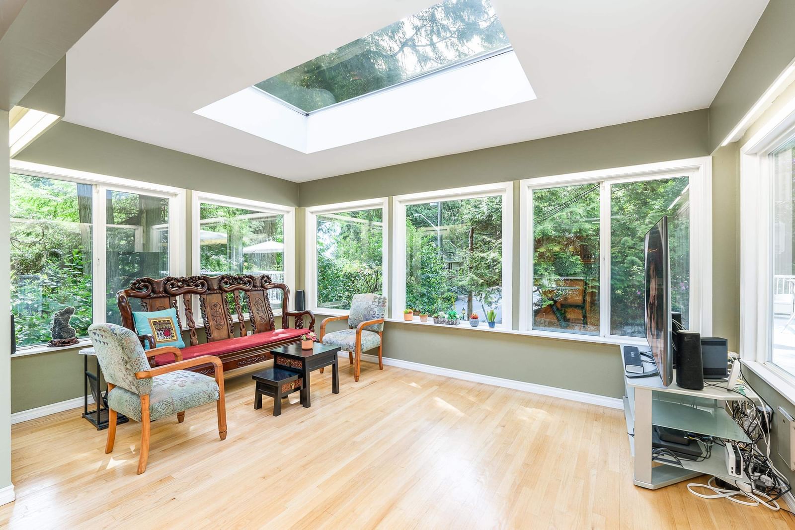Listing Image 10