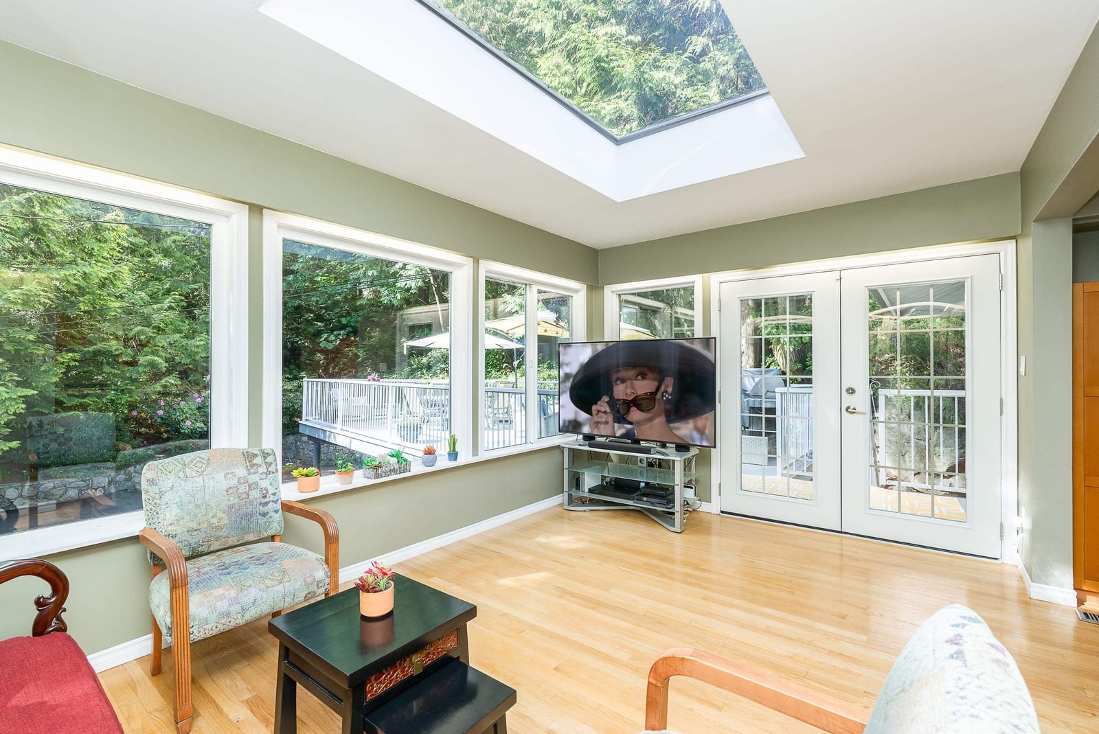 Listing Image 11