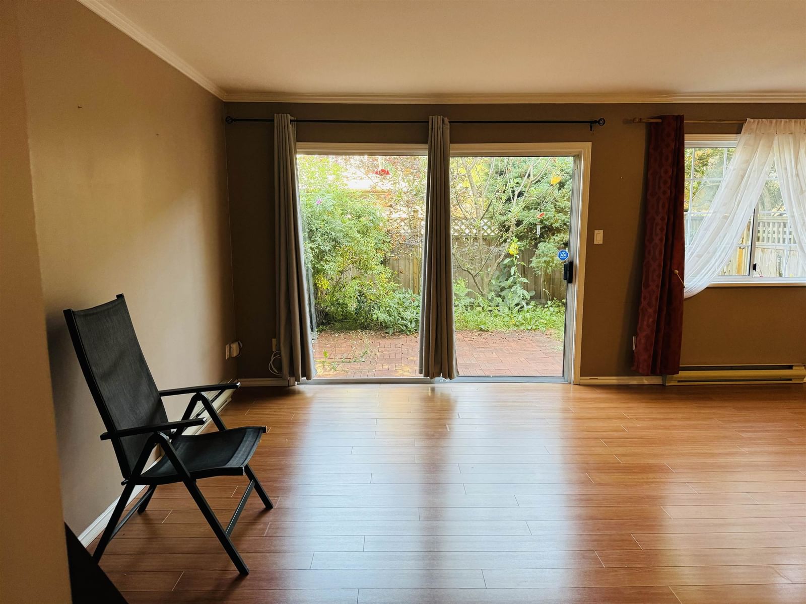 Listing Image 11