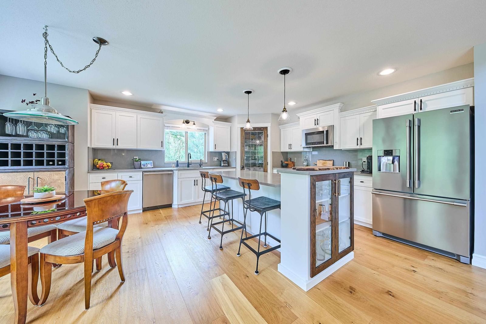 Listing Image 10