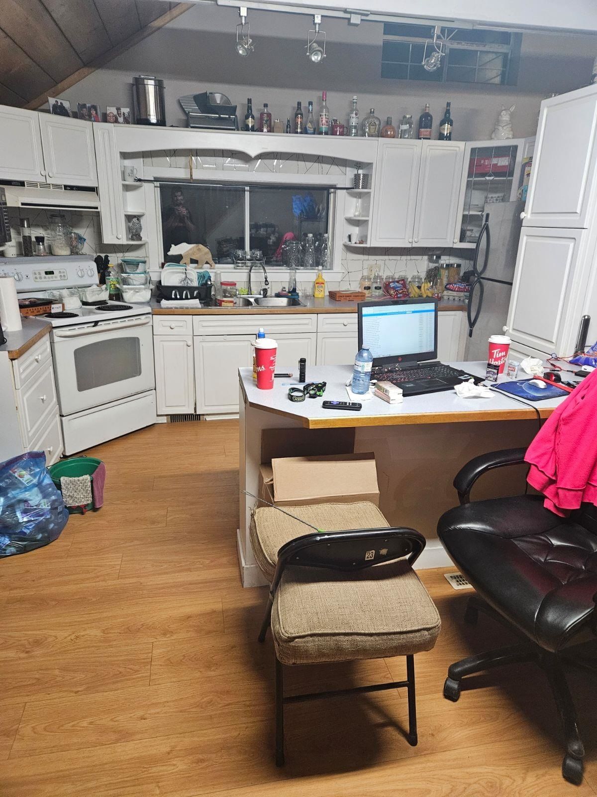 Listing Image 10