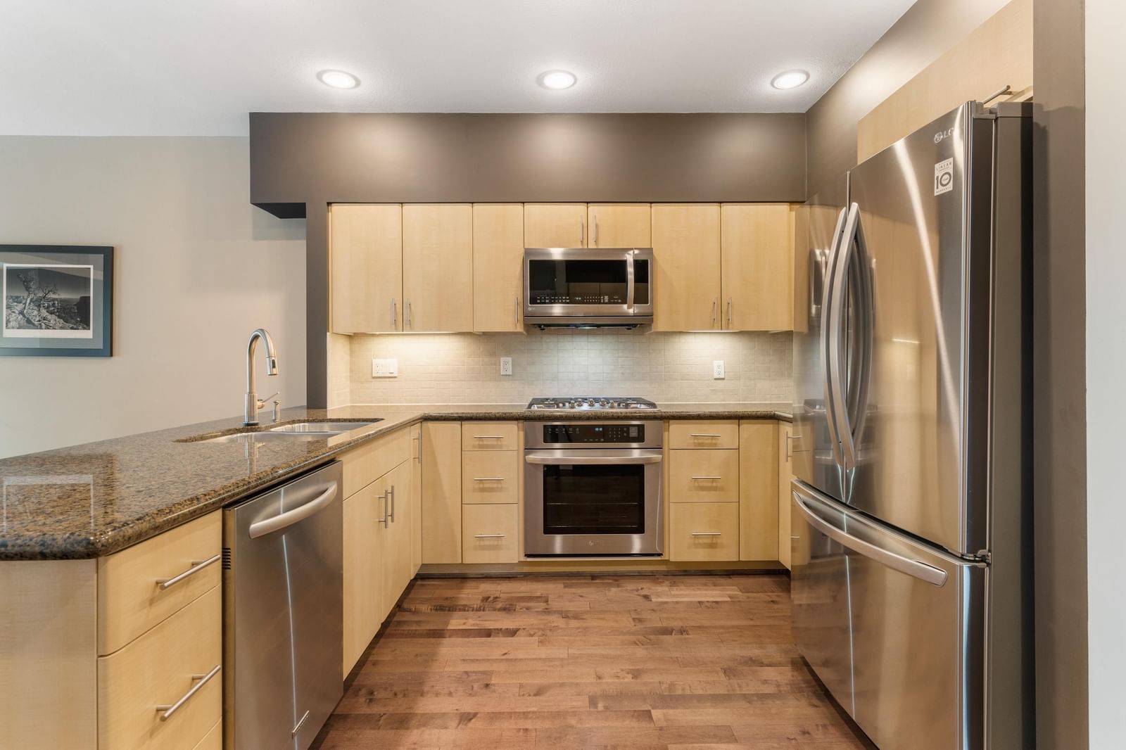 Listing Image 11