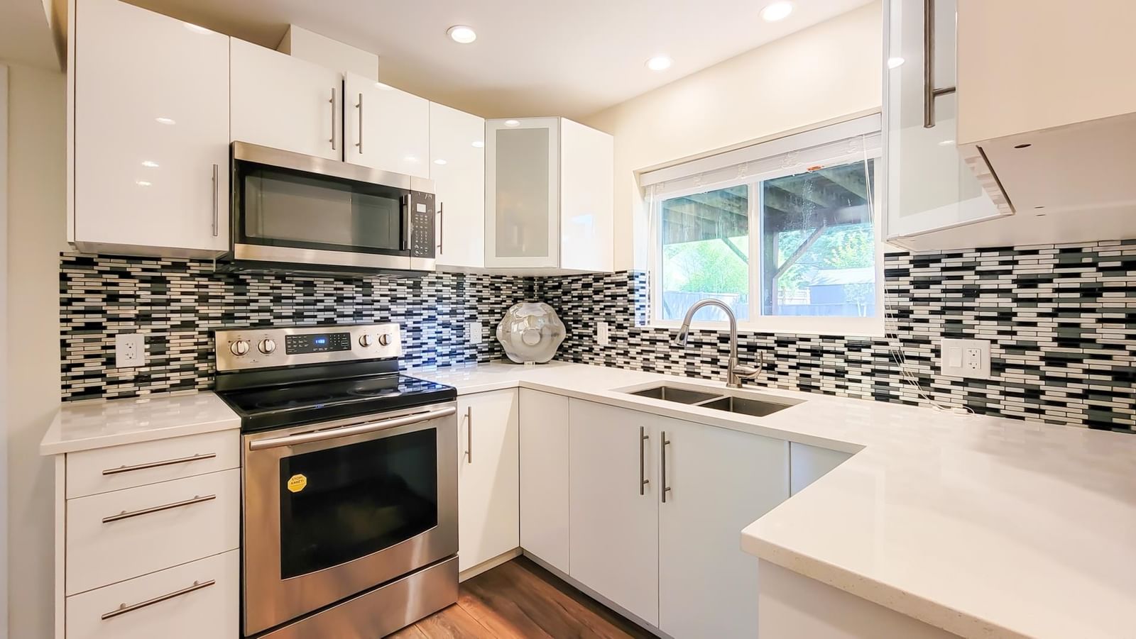 Listing Image 19
