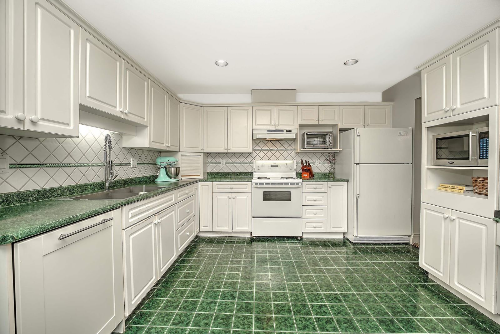 Listing Image 10