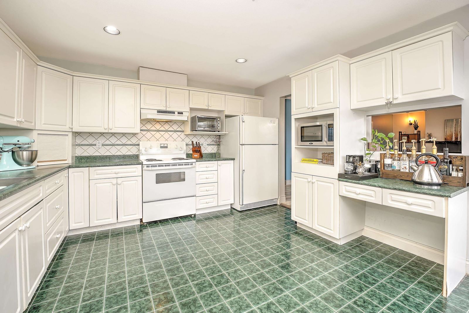 Listing Image 11