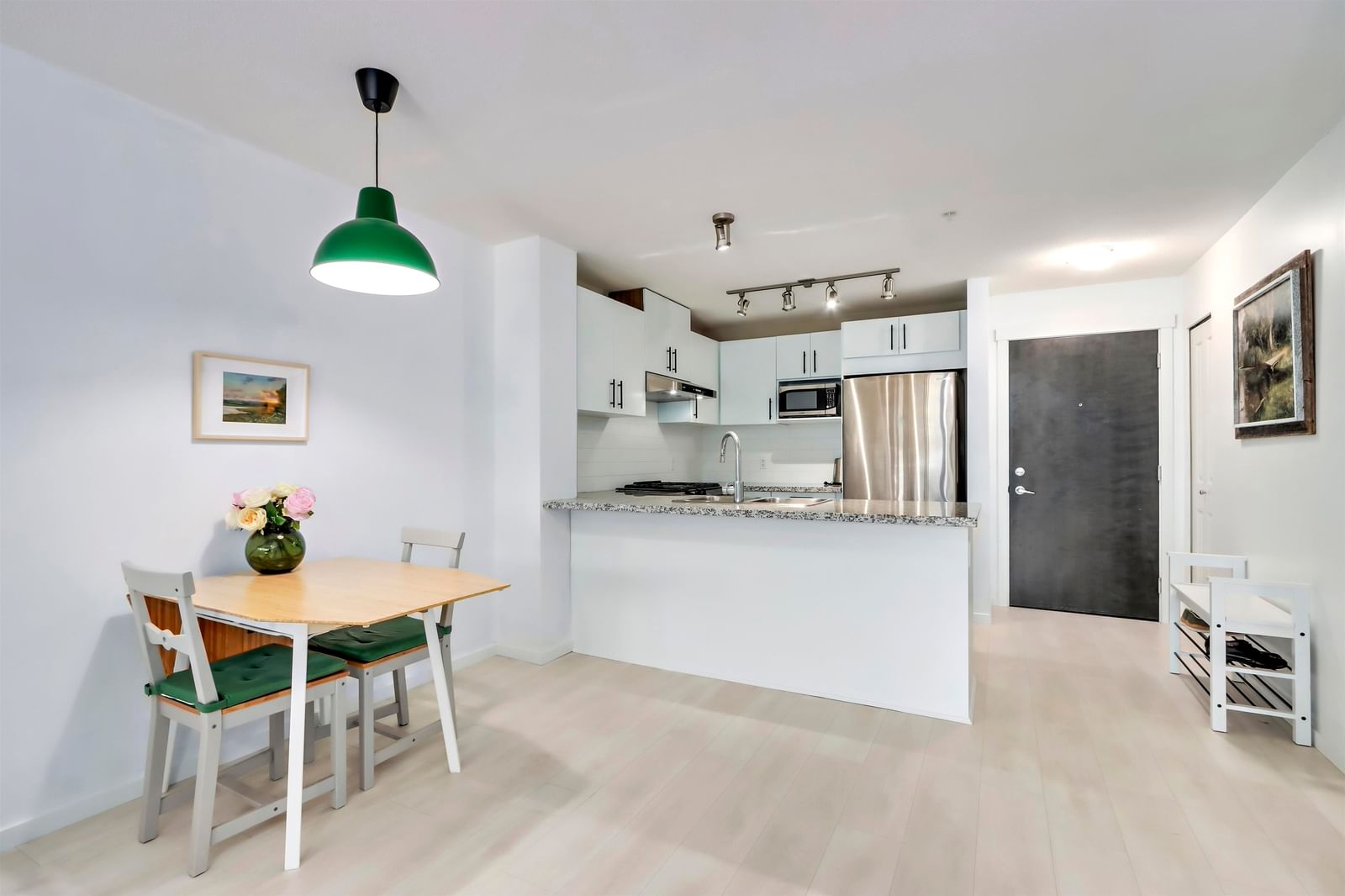 Listing Image 12