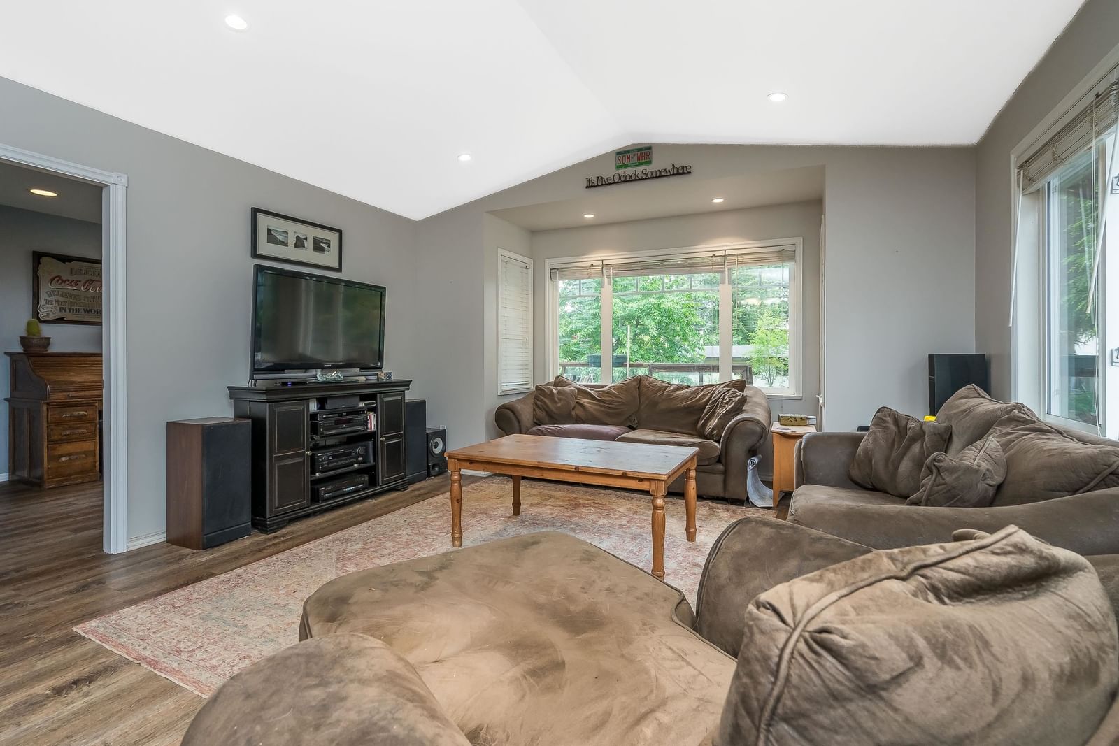 Listing Image 17