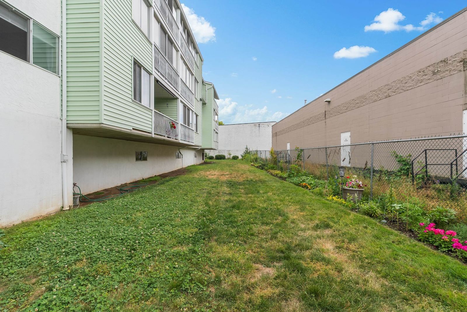 Listing Image 23