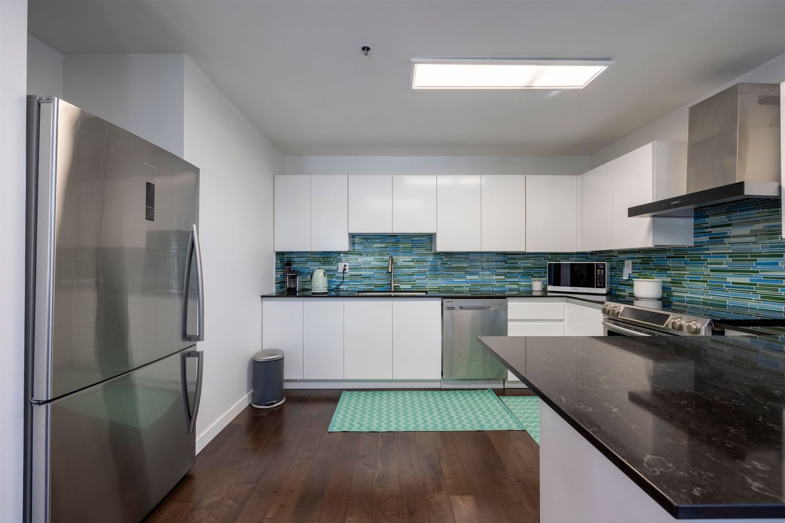 Listing Image 12