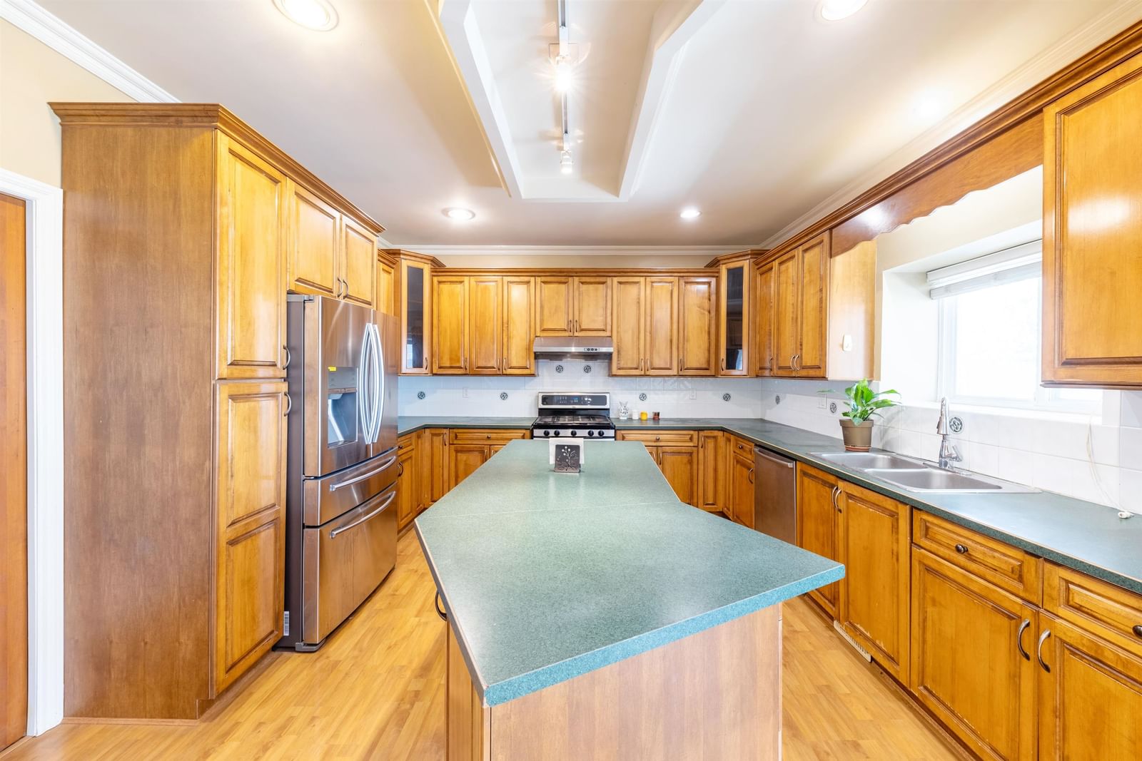 Listing Image 12