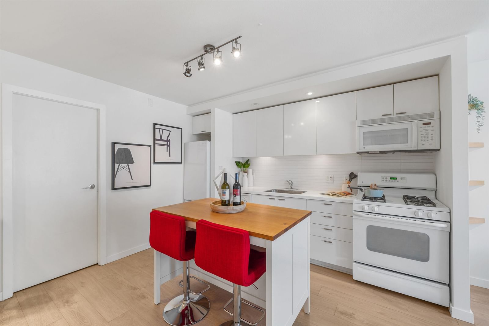 Listing Image 19