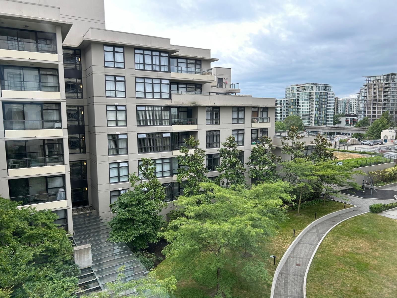 Listing Image 8