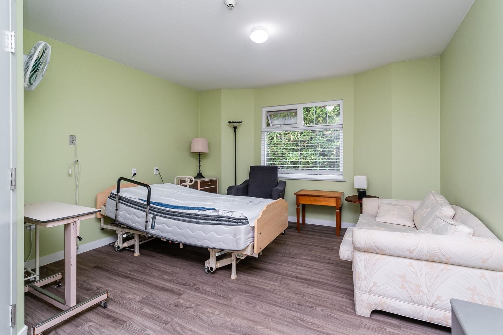 Listing Image 9