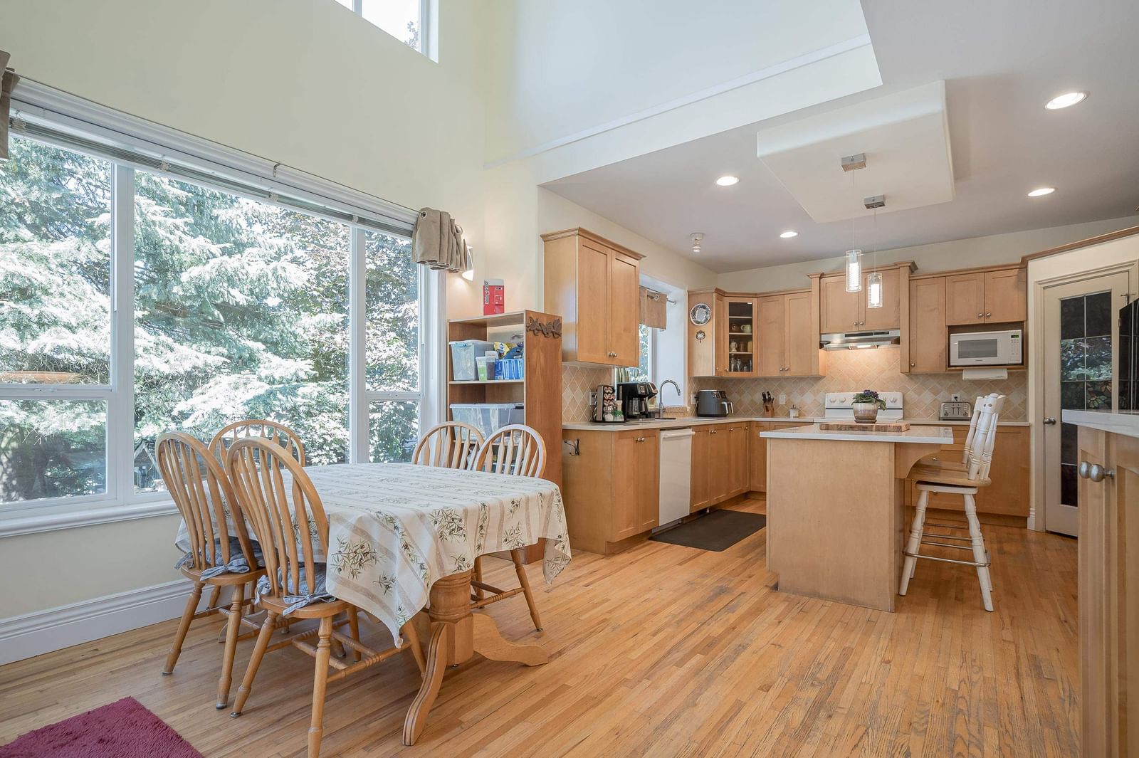 Listing Image 4