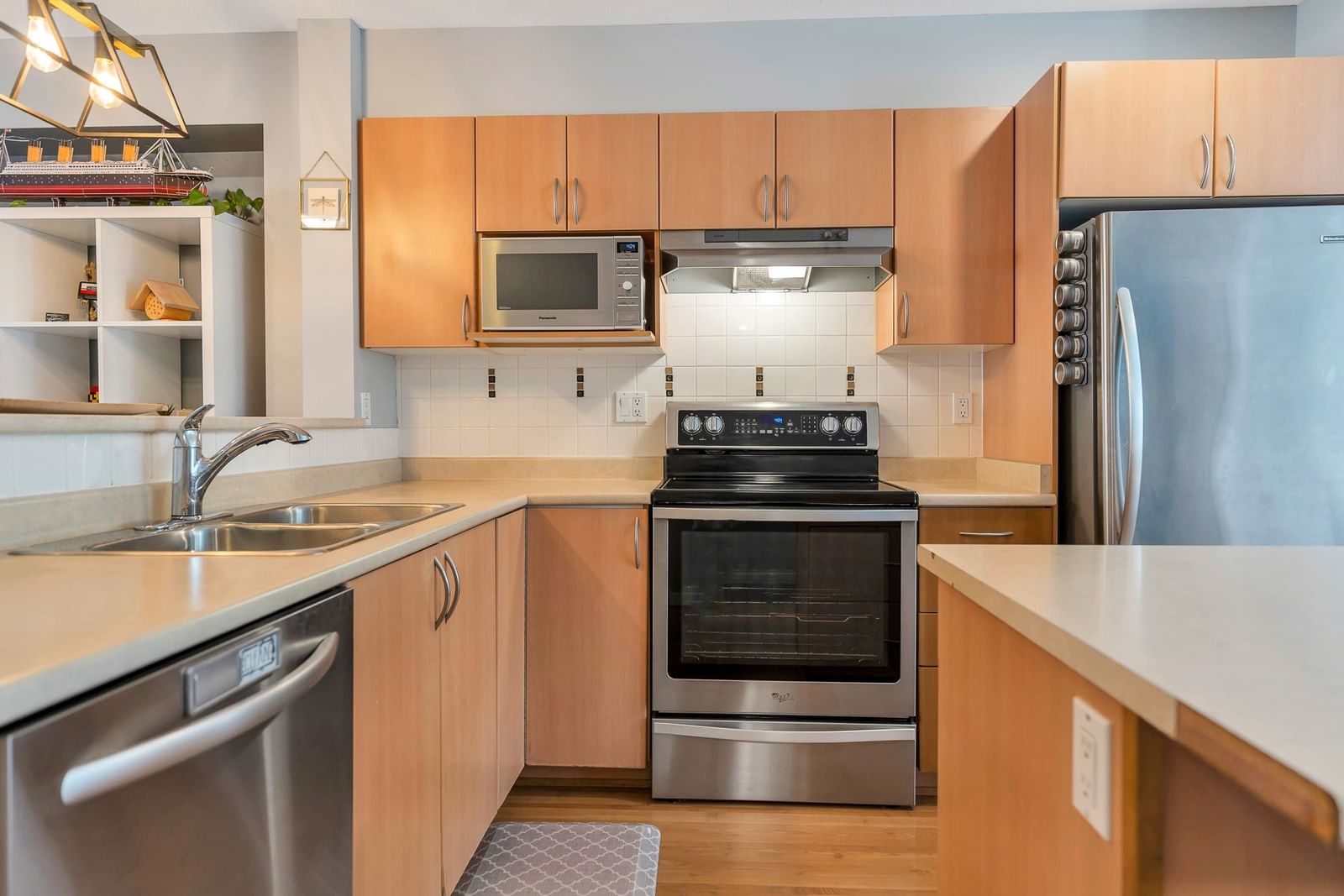 Listing Image 12