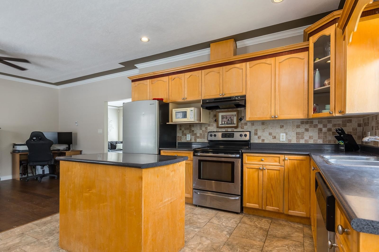 Listing Image 12
