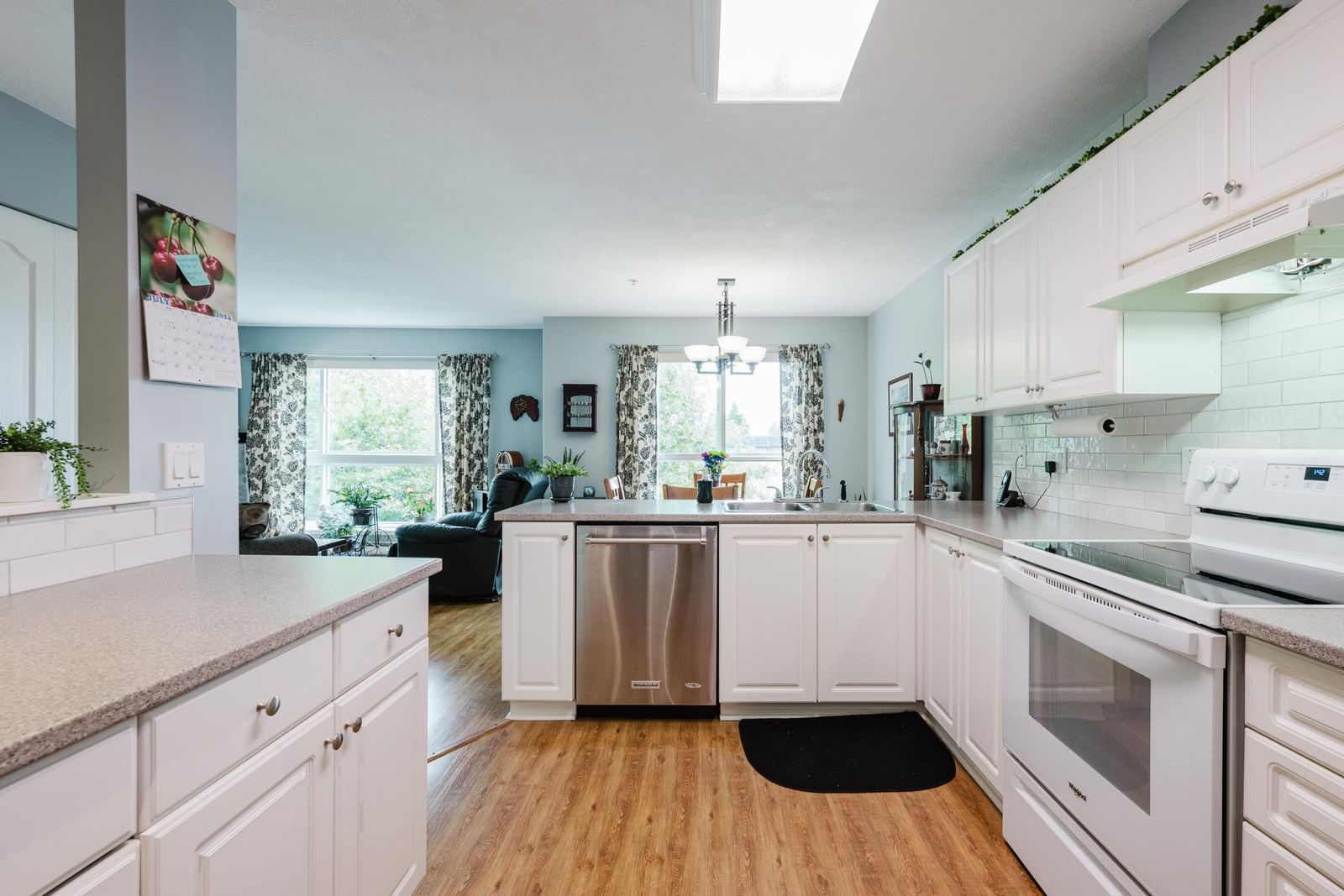 Listing Image 12