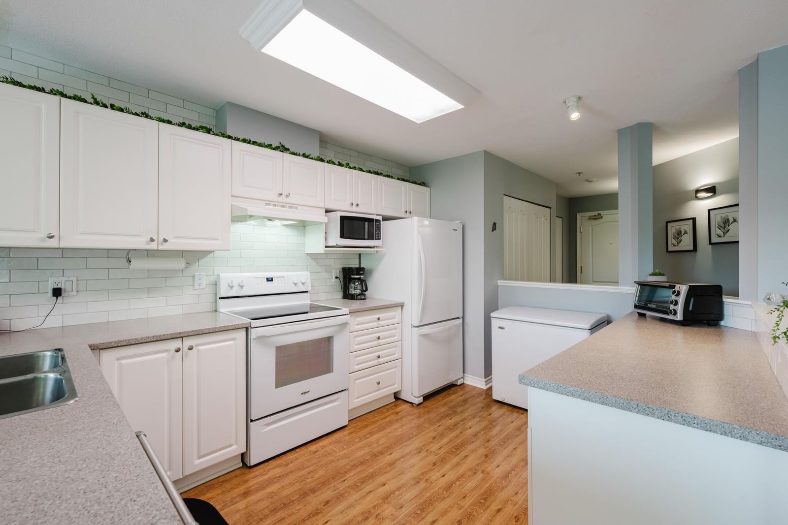 Listing Image 9