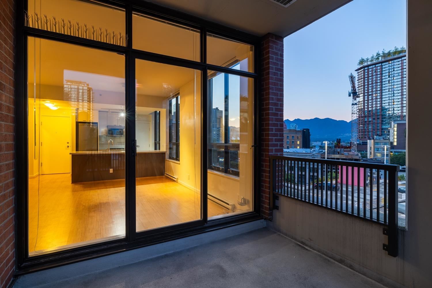 Listing Image 10