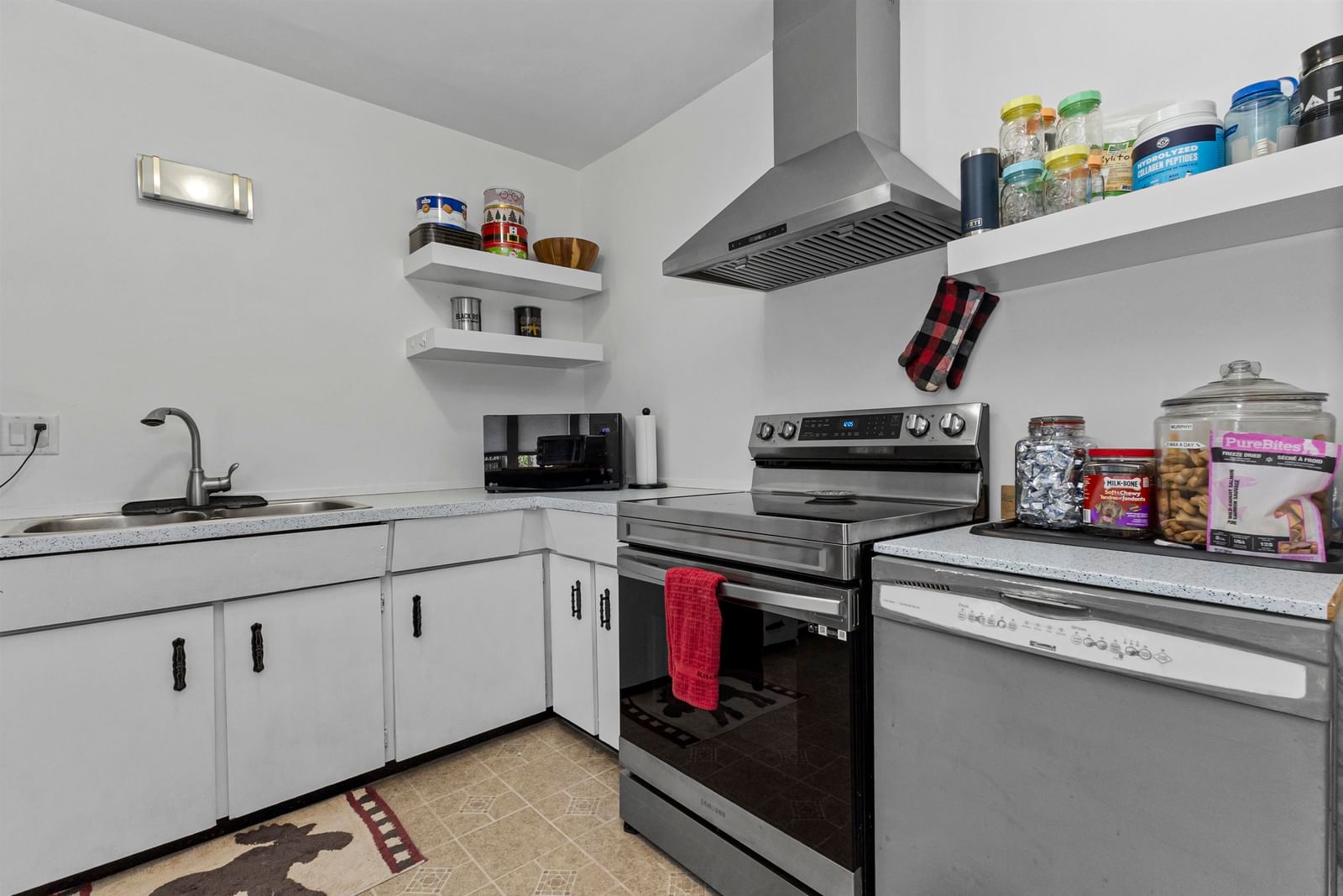 Listing Image 8