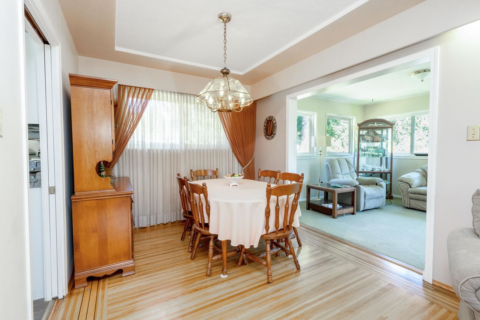 Listing Image 11