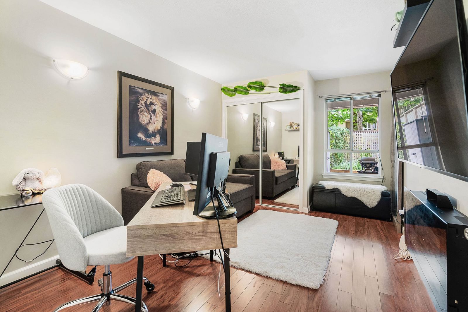 Listing Image 11