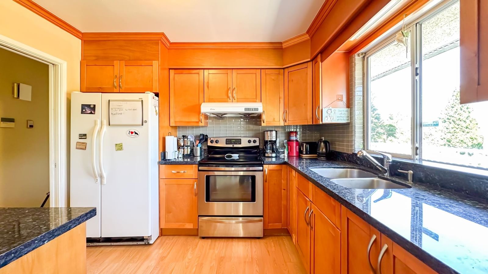 Listing Image 10
