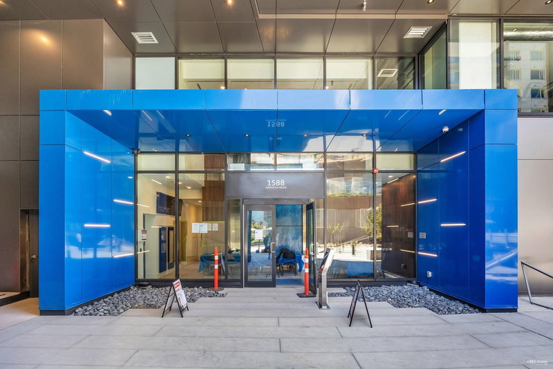 810 - 1588 Johnston Road, White Rock, V4B 3Z7 | Image 3