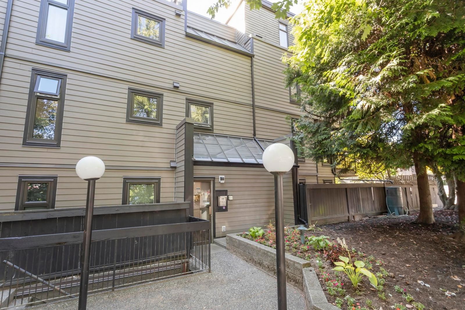 Listing Image 20