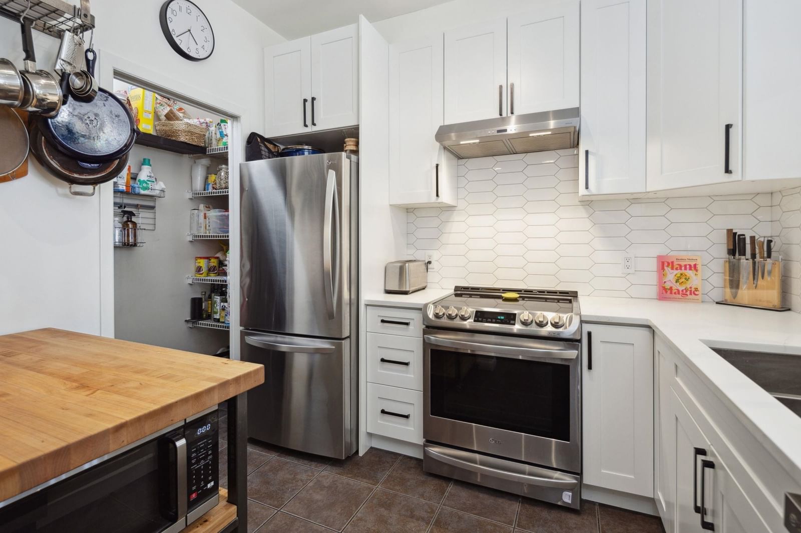 Listing Image 12