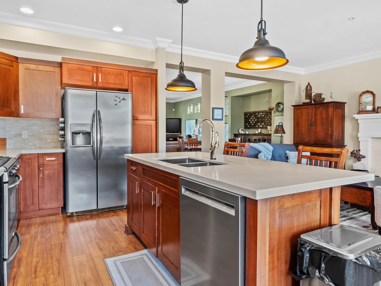 Listing Image 11