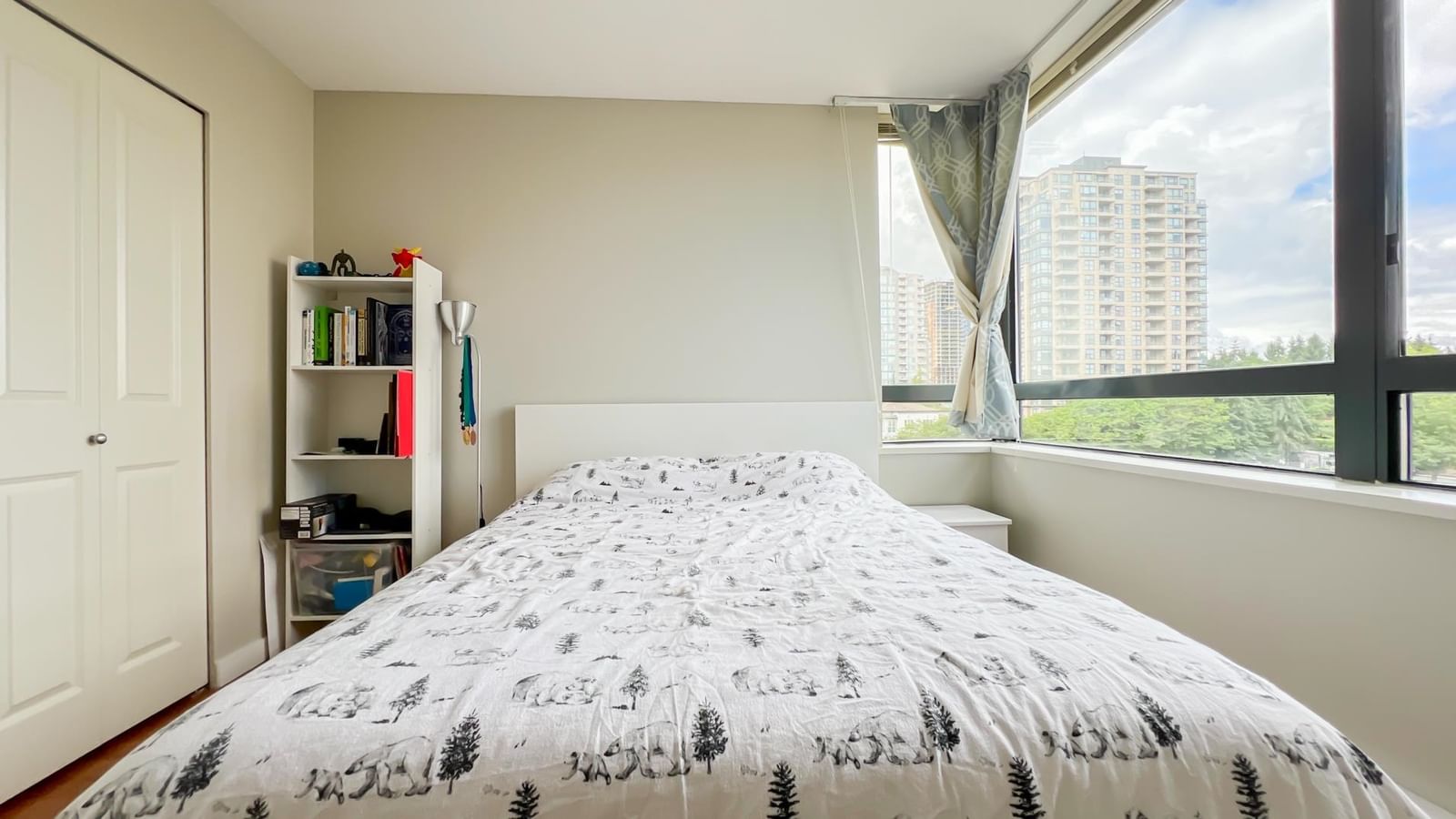 Listing Image 11