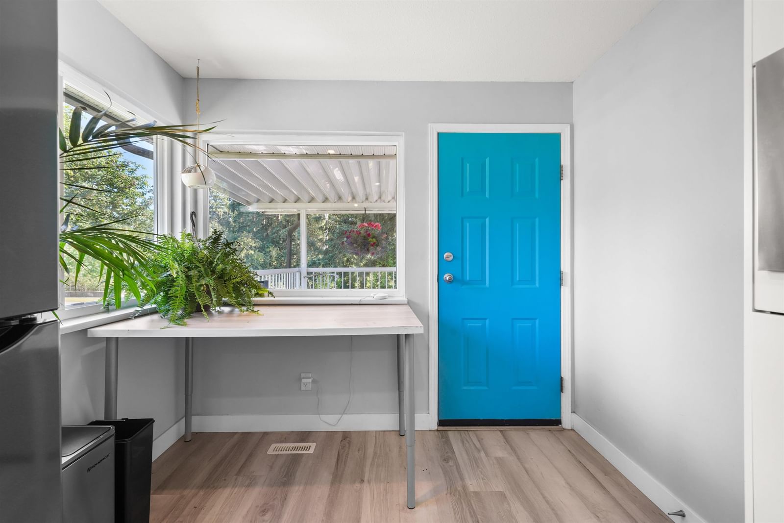 Listing Image 9