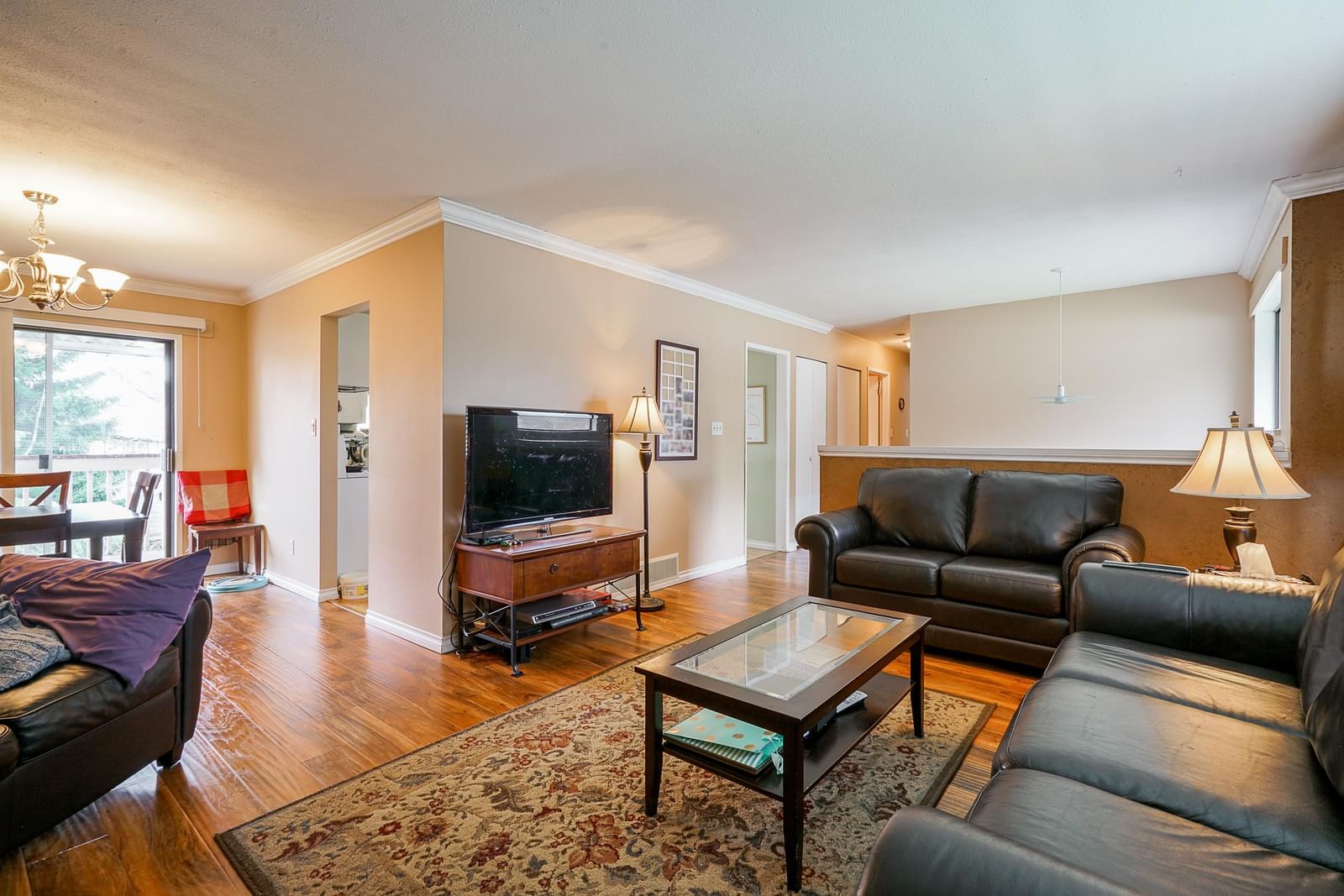 Listing Image 4