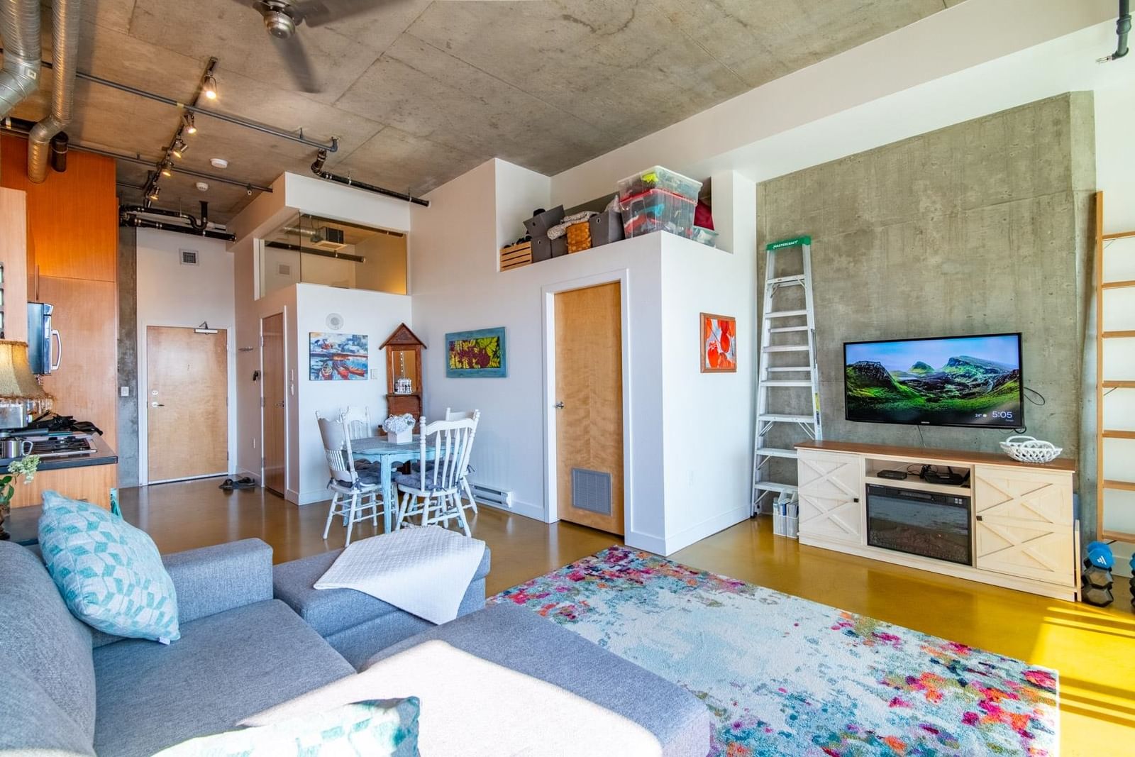 Listing Image 3