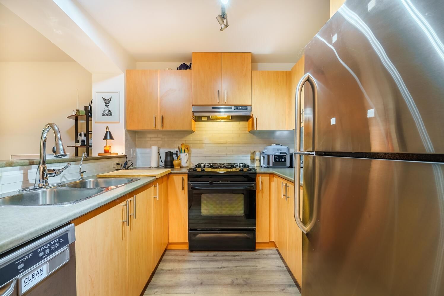 Listing Image 9