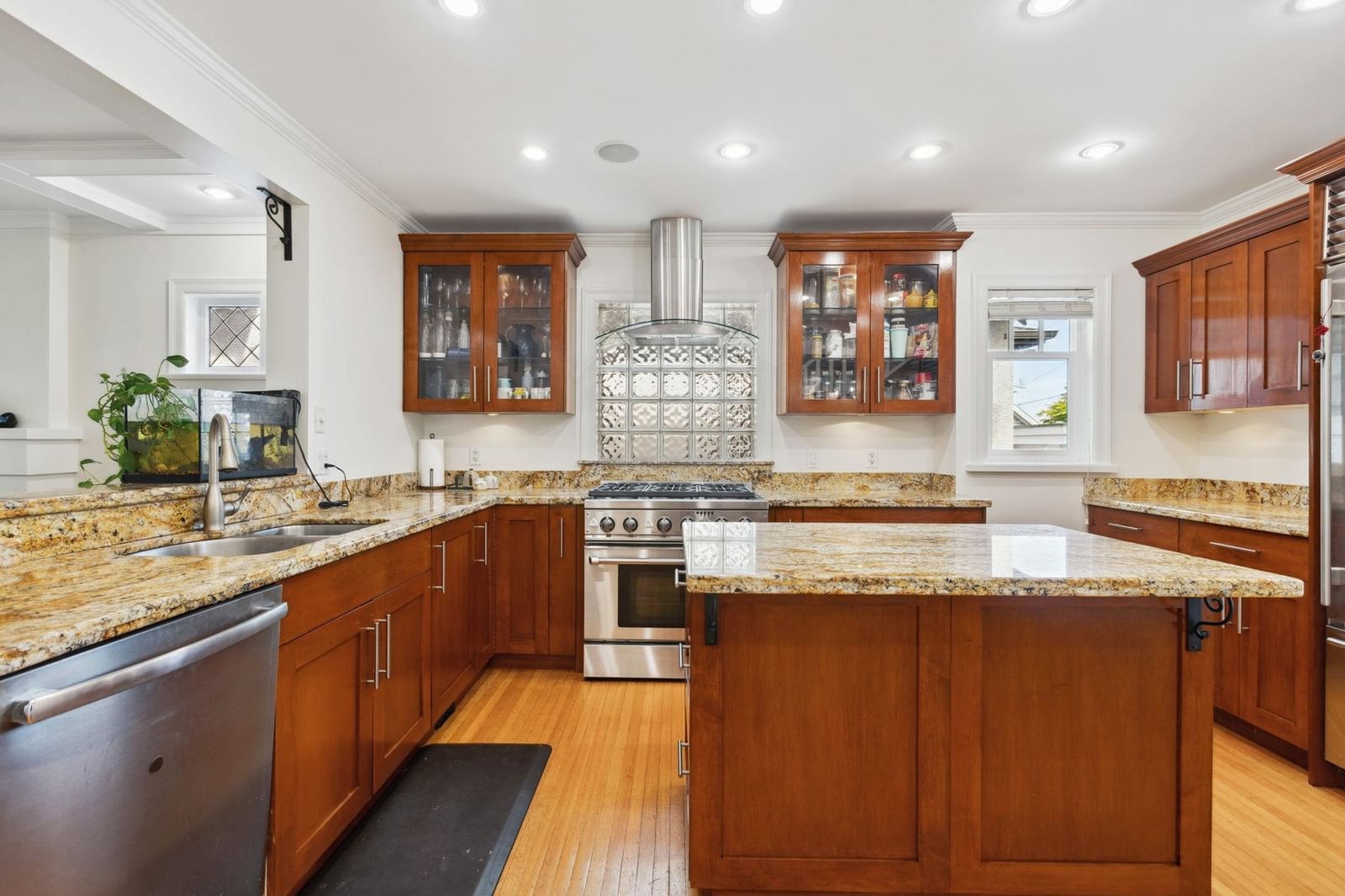 Listing Image 11