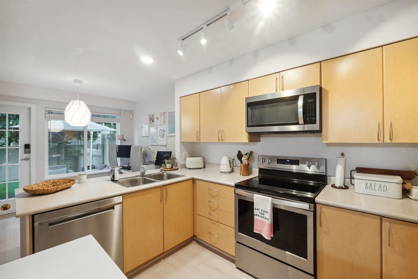 Listing Image 6