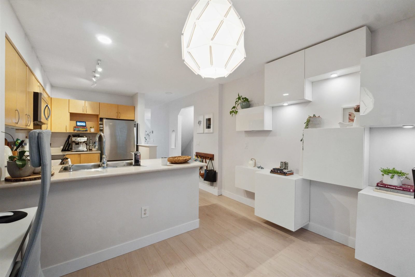 Listing Image 9