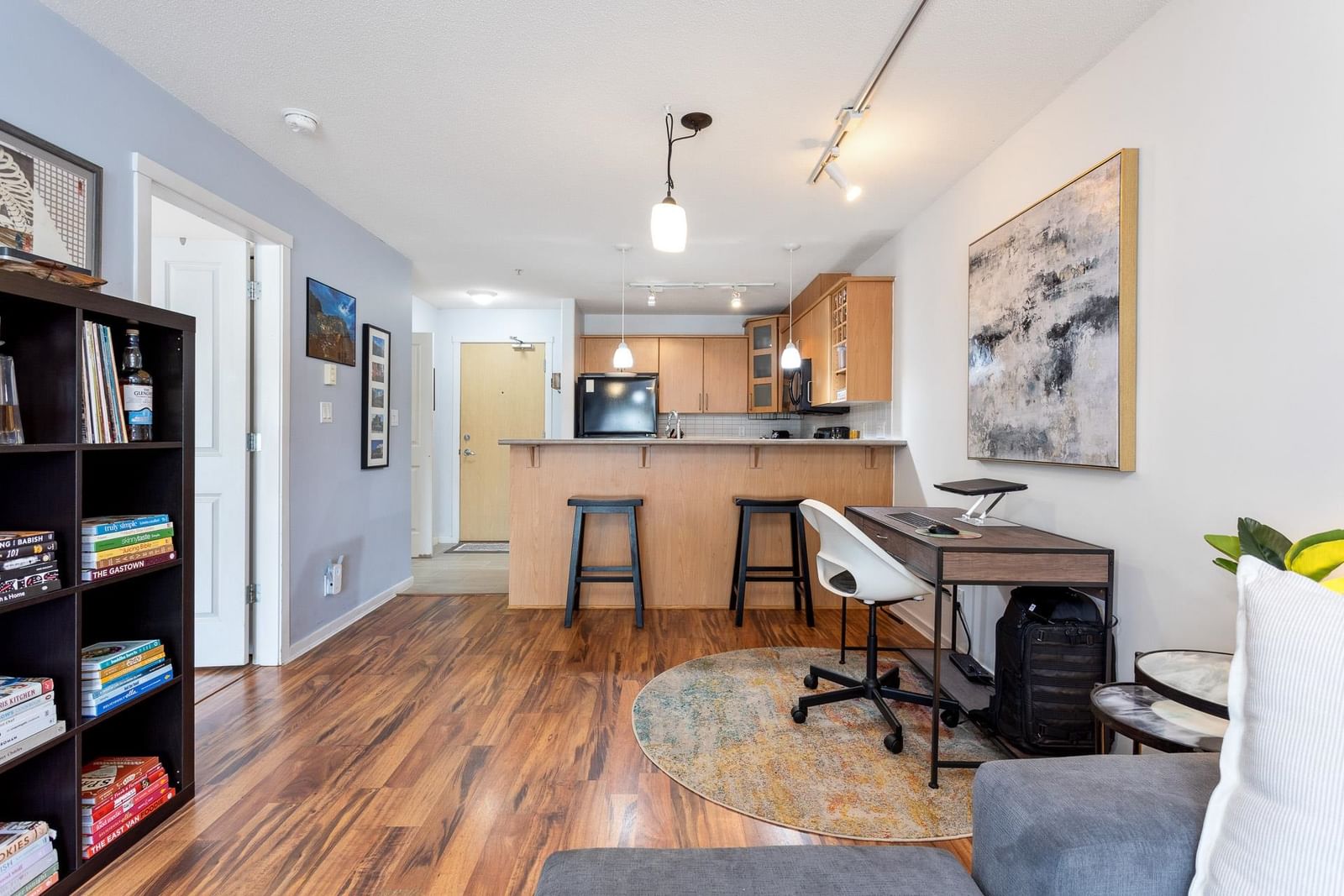 Listing Image 10